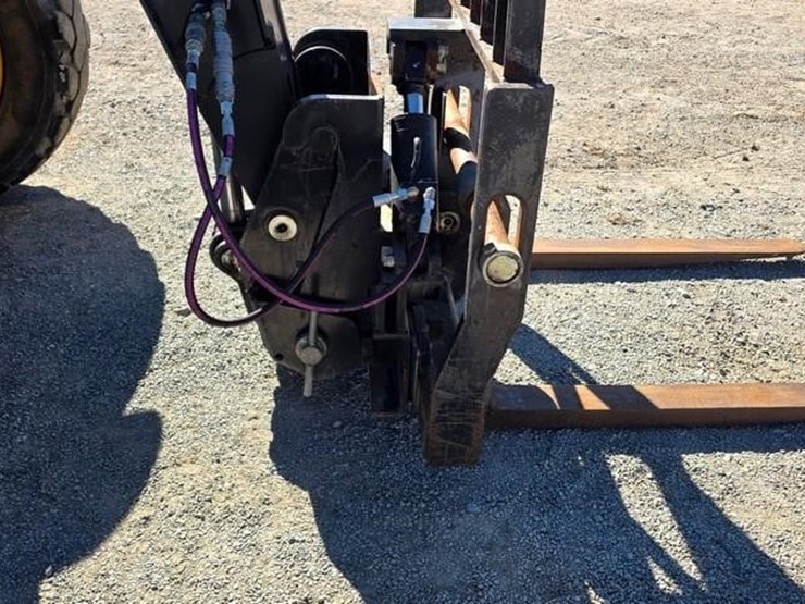 2018-caterpillar-tl642d-image-32