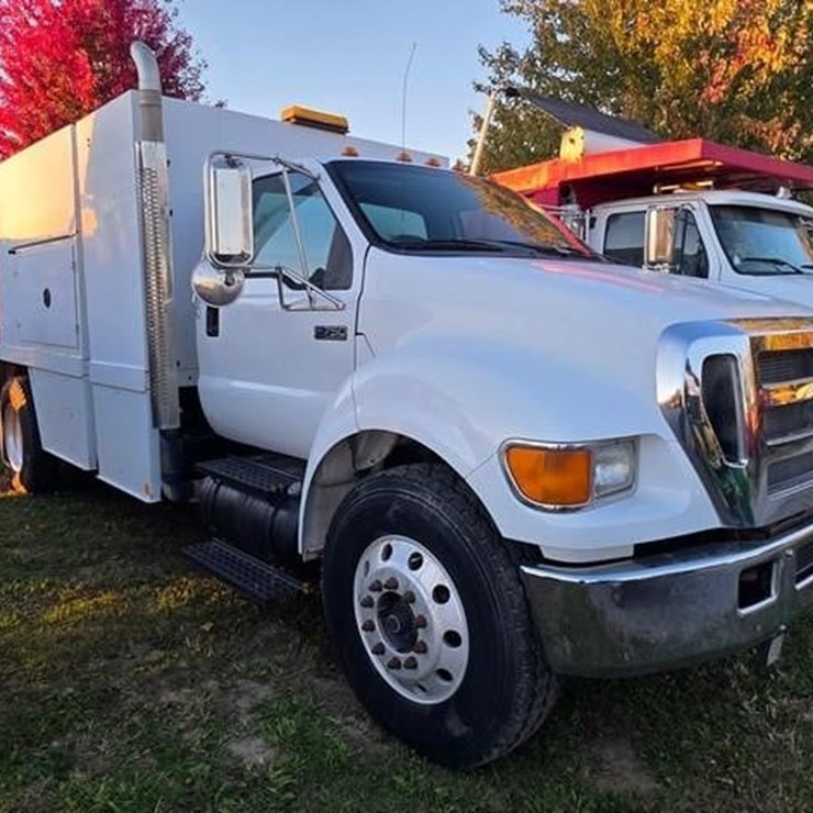 2006 FORD F750 SD