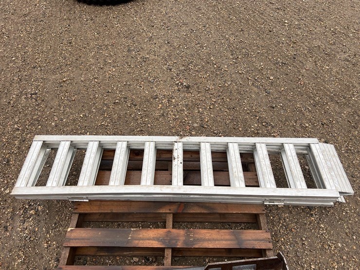 aluminum-folding-atv-ramps-image-3