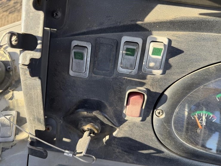 2019-case-570n-ep-skip-loader-image-14