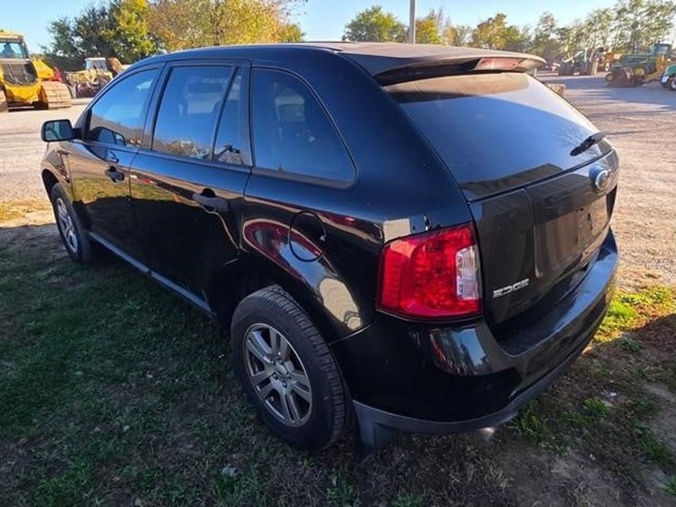 2011-ford-edge-se-image-3