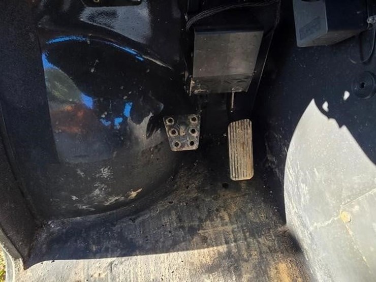 2010-bobcat-toolcat-5600-image-62