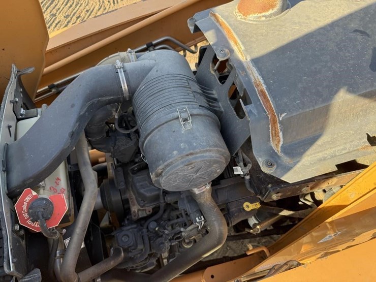 2019-case-570n-ep-skip-loader-image-38