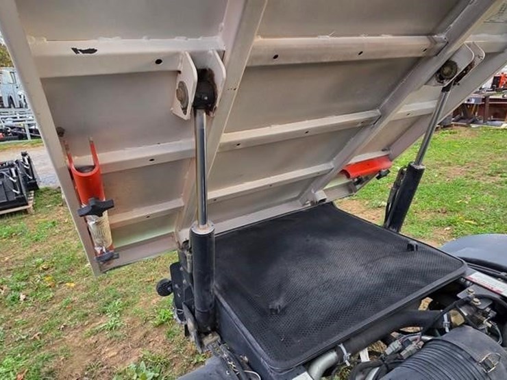 2003-bobcat-toolcat-5600-image-43
