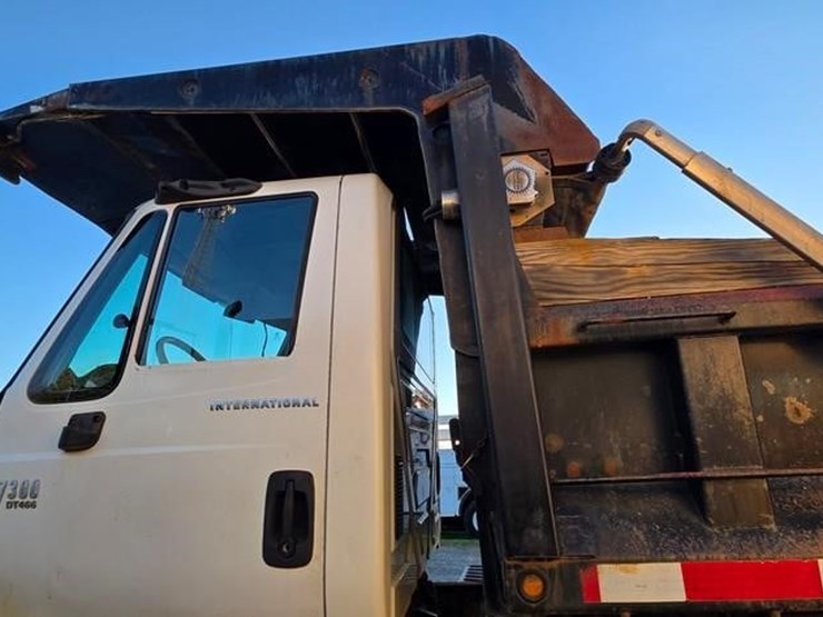 2006-international-durastar-4300-image-12