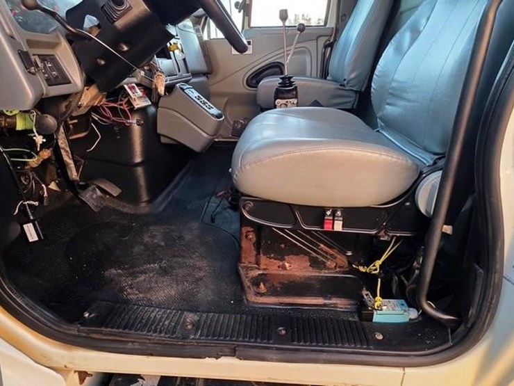 2006-international-durastar-4300-image-40