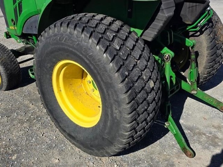 john-deere-4052m-image-17