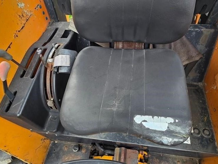 new-holland-6640-image-38