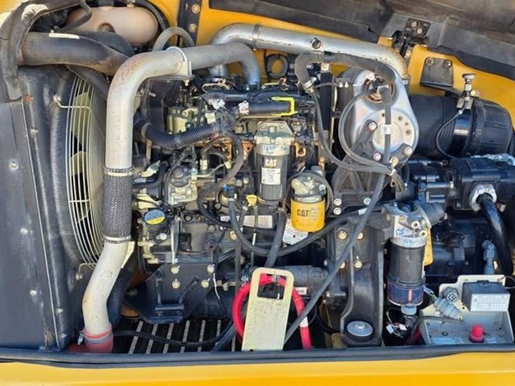 2018-caterpillar-tl642d-image-40