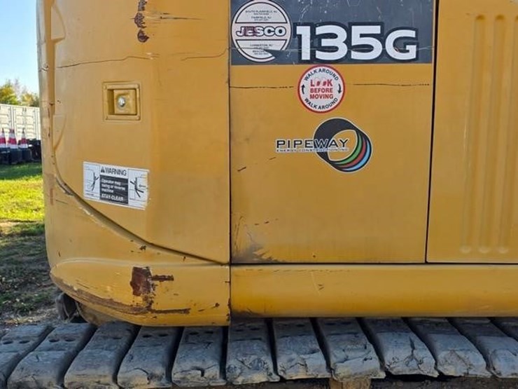 2015-deere-135g-image-18