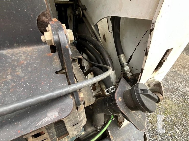 2010-bobcat-t650-image-28