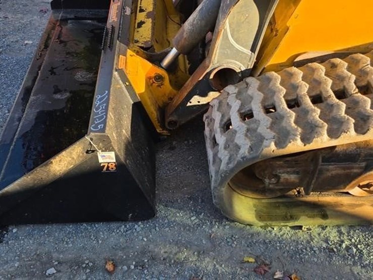2018-deere-331g-image-31