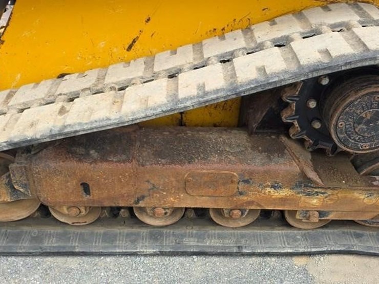 2017-deere-323e-image-27