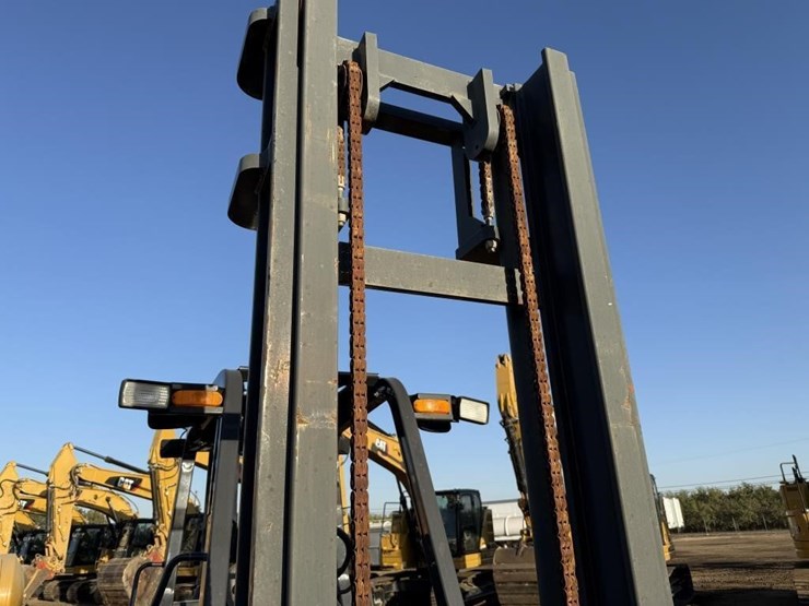 2019-case-588h-rough-terrain-forklift-image-17