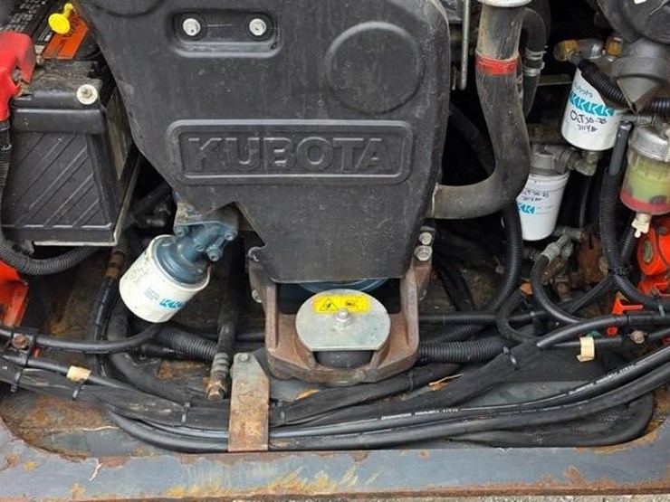 2016-kubota-ssv65-image-38