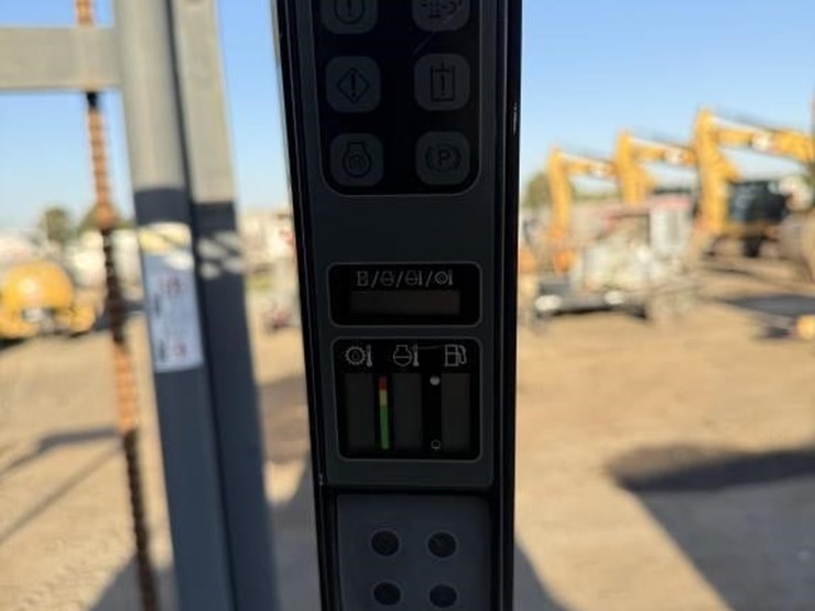 2019-case-588h-rough-terrain-forklift-image-35
