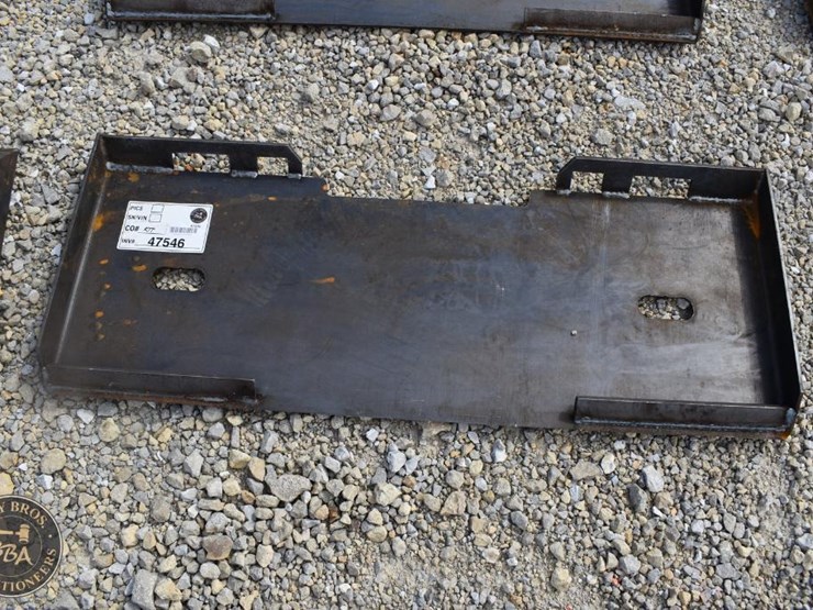 kit-containers-skid-steer-weld-on-attachment-plate-47546-image-1