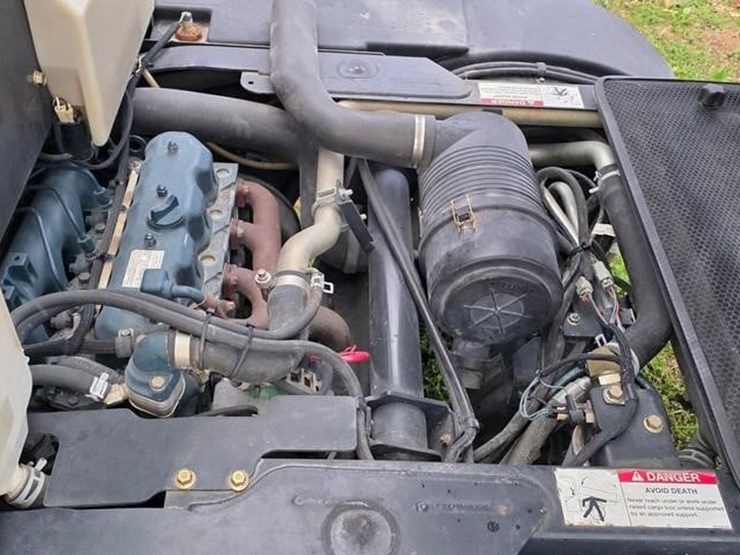 2003-bobcat-toolcat-5600-image-37