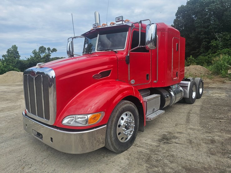 #15801-•-2012-peterbilt-384-sleeper-truck-image-5