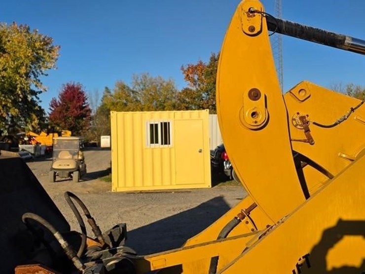 2015-caterpillar-938m-image-11