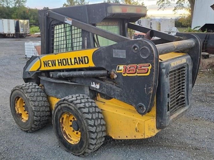 2007-new-holland-l185-image-4