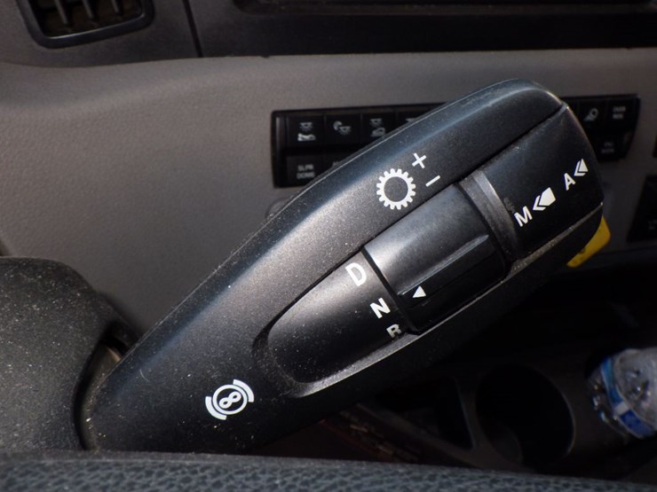 2019-freightliner-cascadia-126-image-18