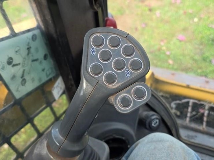 2019-caterpillar-259d3-image-49