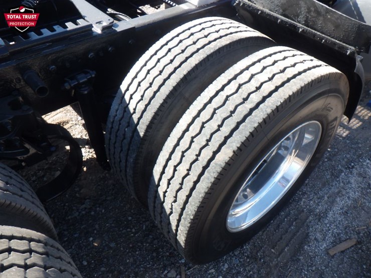 2020-peterbilt-579-image-8