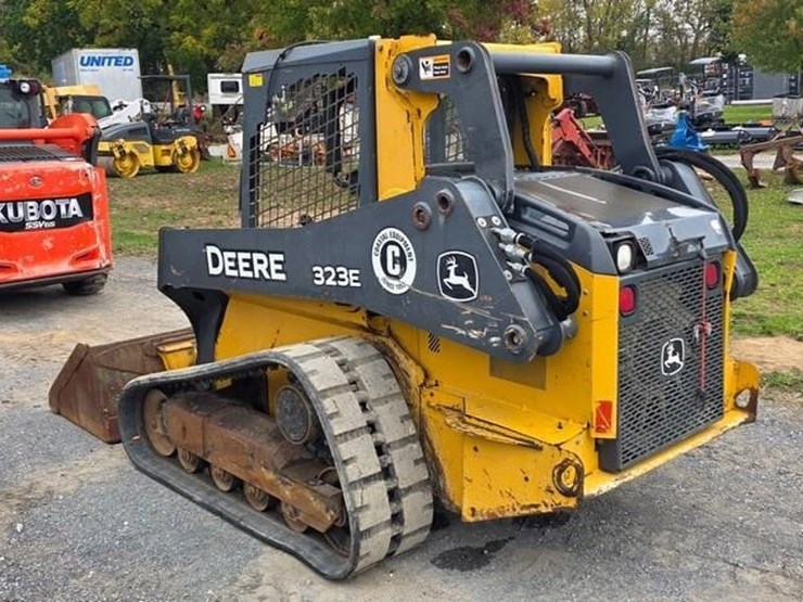 2017-deere-323e-image-3