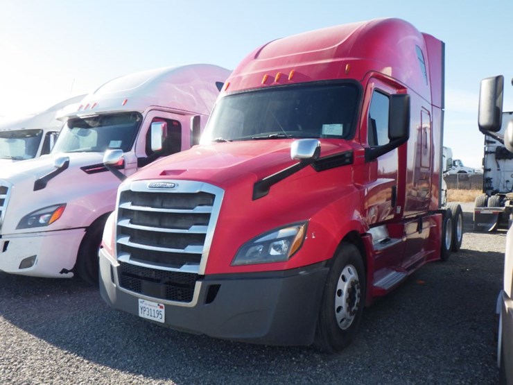 2019-freightliner-cascadia-126-image-1