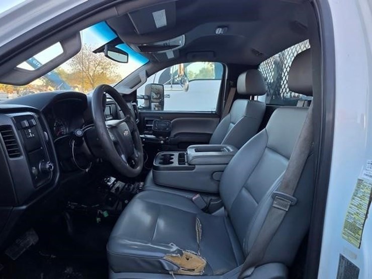 2015-chevrolet-silverado-3500hd-image-49