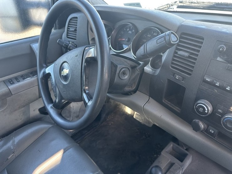2013-chevrolet-silverado-3500-image-29