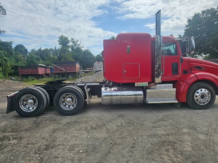 #15801-•-2012-peterbilt-384-sleeper-truck-image-41