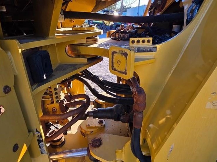 2015-caterpillar-938m-image-46