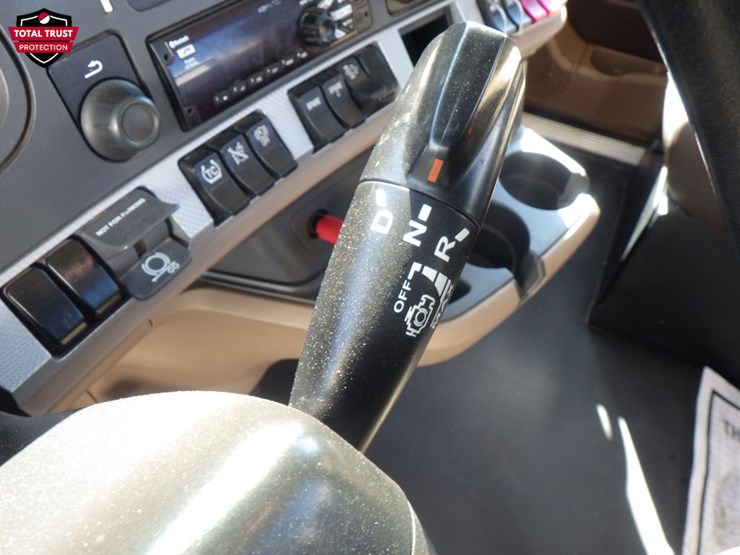 2020-kenworth-t680-image-16