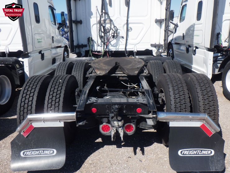 2023-freightliner-cascadia-126-image-10