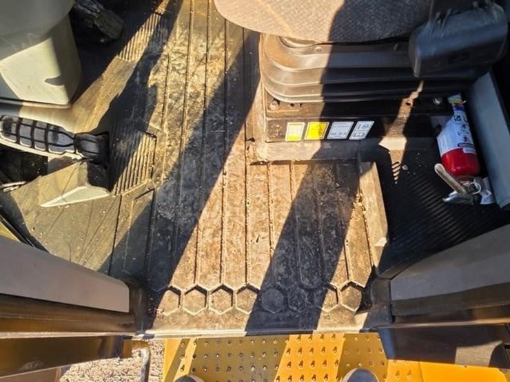 2015-caterpillar-938m-image-68