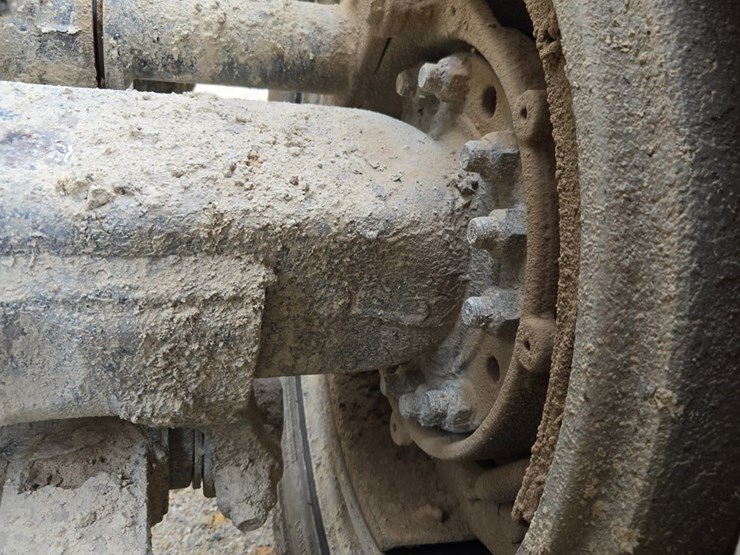 2012-caterpillar-ct660-image-107