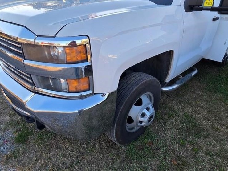 2015-chevrolet-silverado-3500hd-image-6
