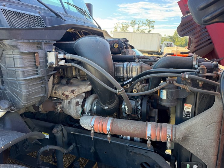 2016-freightliner-cascadia-125-image-8