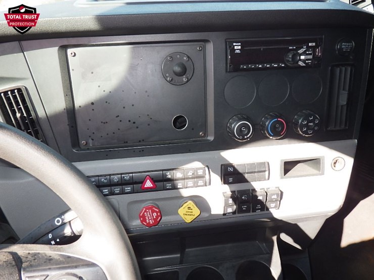 2022-freightliner-cascadia-126-image-26
