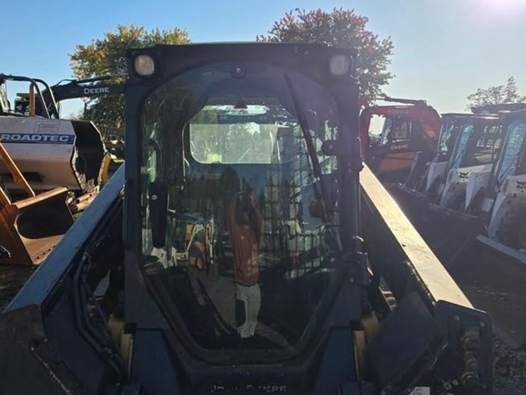 2018-deere-331g-image-39