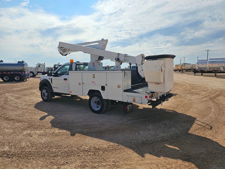 2021-ford-f550-image-3