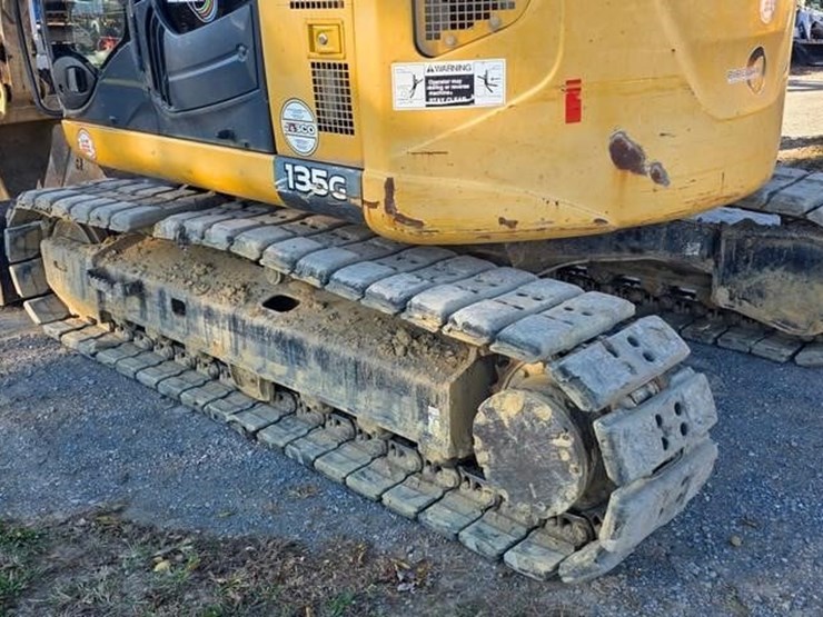 2015-deere-135g-image-28