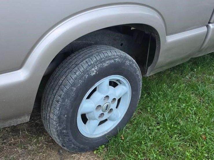 2002-chevrolet-s10-image-10