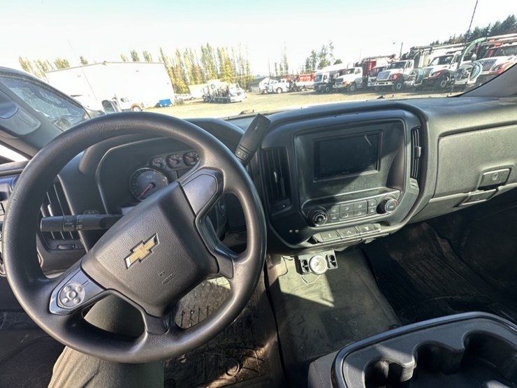2015-chevrolet-silverado-2500-image-25
