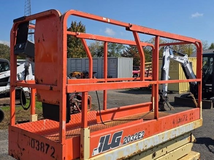 2002-jlg-2032e2-image-19