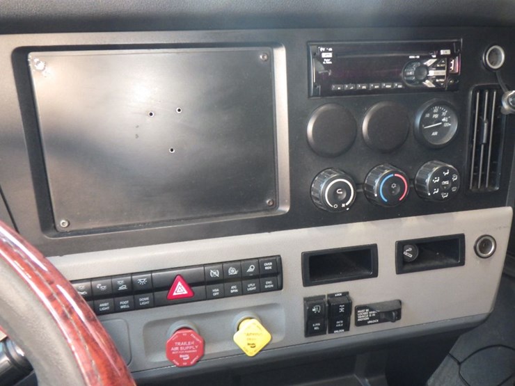 2019-freightliner-cascadia-126-image-19