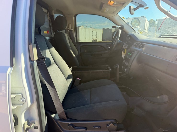 #87348-•-2013-chevy-tahoe-image-7