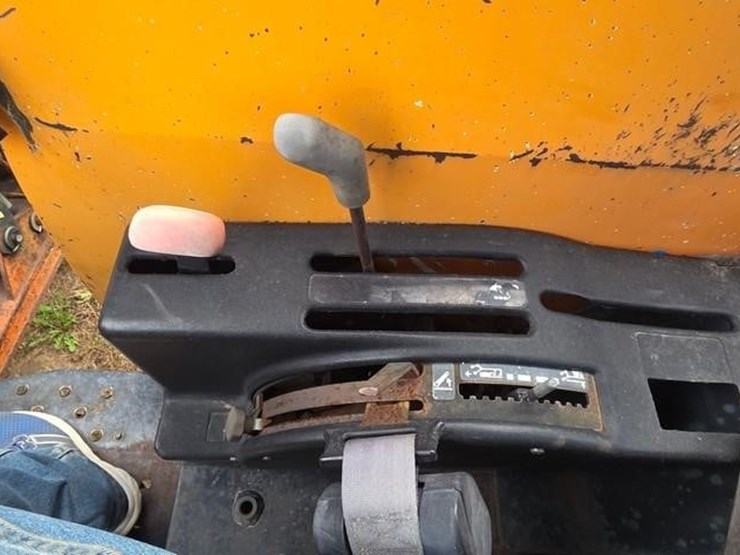 new-holland-6640-image-42